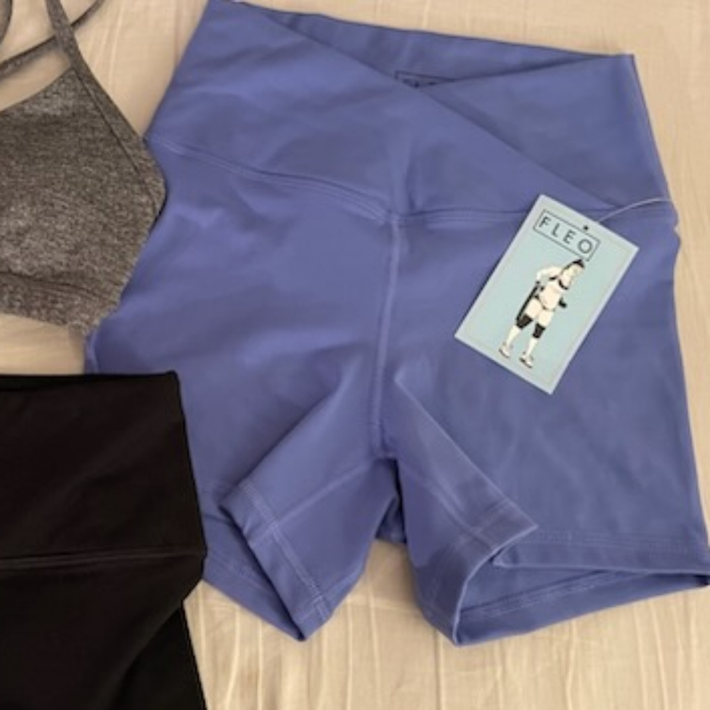 Bnwt fleo cross front Baja blue shorts